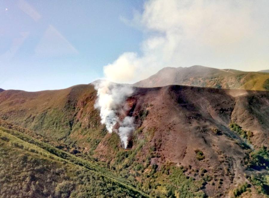 La alerta por el incendio tuvo lugar desde el municipio de Peranzanes, en el Valle de Fornela | Los vecinos vieron cómo las llamas no sólo se acercaban a esa zona sino que amenazaban el barrio de Prado