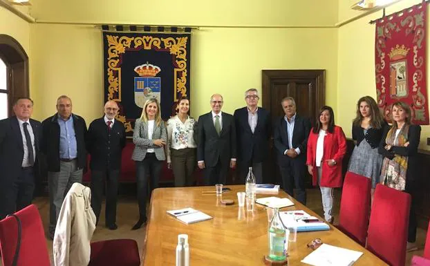 Asistentes al encuentro de trabajo que tuvo lugar ayer en la Diputación de Salamanca. 