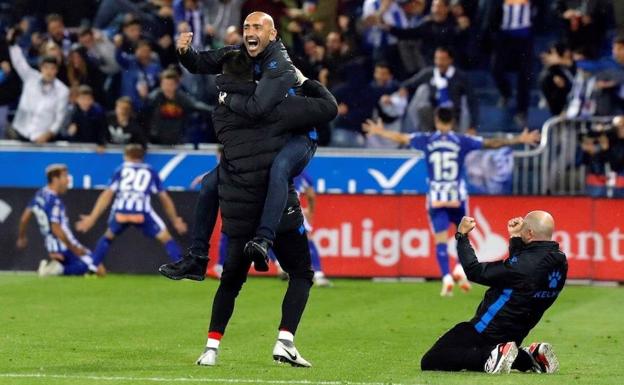 Abelardo celebrando la victoria ante el Real Madrid