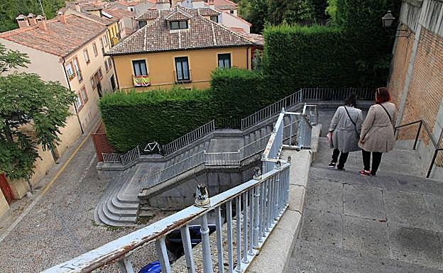 Escaleras que unen la calle de los Gascos y Vía Roma