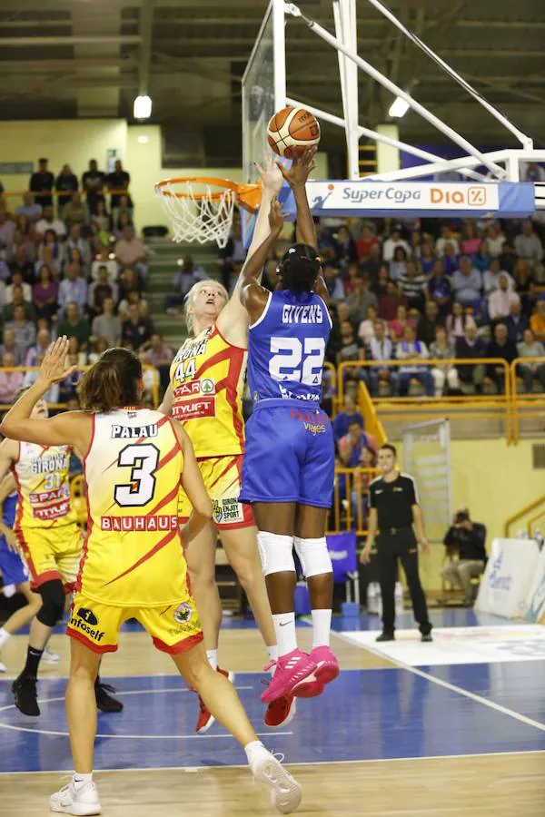 Fotos: Final de la Supercopa de España de baloncesto femenino entre Perfumerías Avenida y Girona en Salamanca