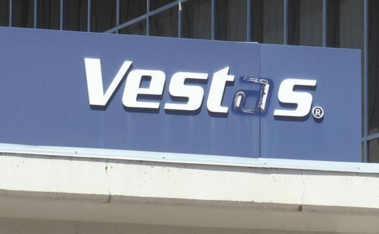 Cartel de Vestas en la Planta de Villadangos. 