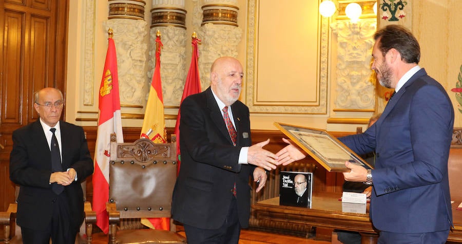 Fotos: José Delfín Val, nuevo cronista oficial de Valladolid