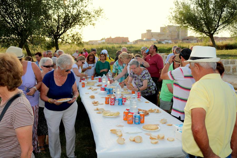 Fotos: Fuentes de Valdepero rehabilita con acierto los pilones