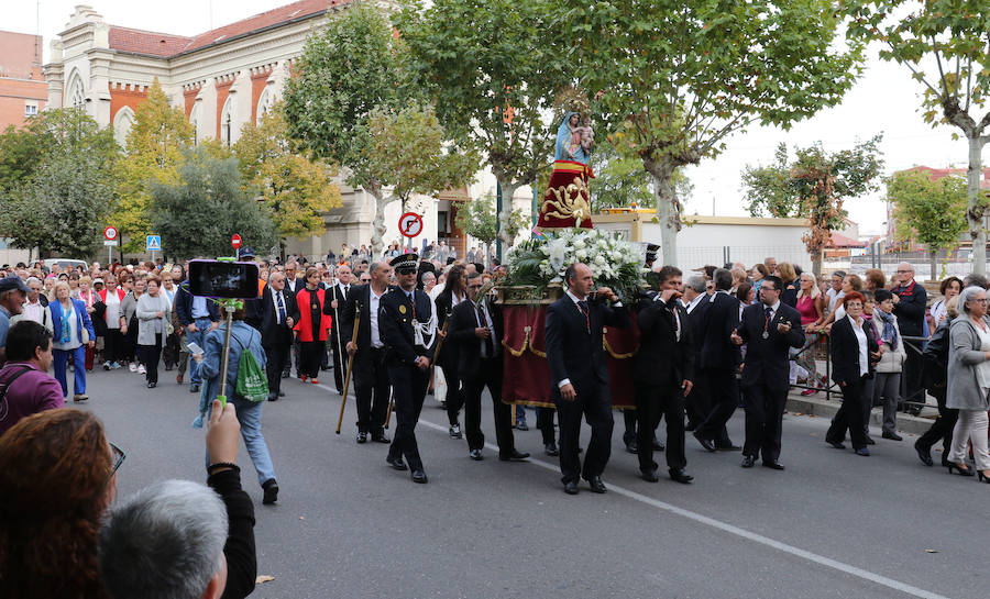 Fotos: Procesión en el barrio de La Pilarica de Valladolid