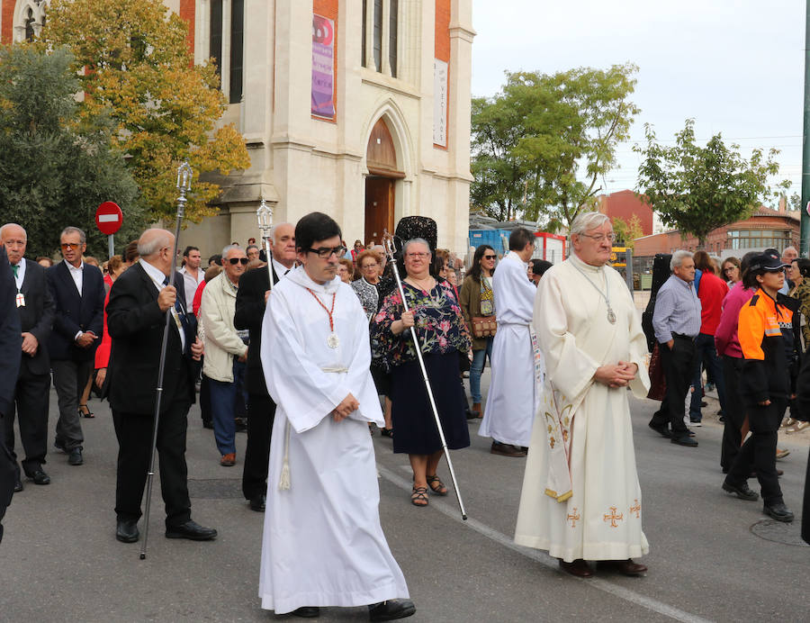 Fotos: Procesión en el barrio de La Pilarica de Valladolid