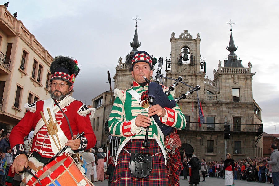 La capital maragata acoge desde este viernes la recreación de las '3Naciones', que hasta el domingo revivirá los días en los que confluyeron los ejércitos de Napoleón, John Moore y el marqués de la Romana