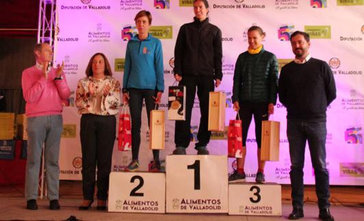 Ganadoras de la prueba larga, con Alicia Diago en lo más alto del podio