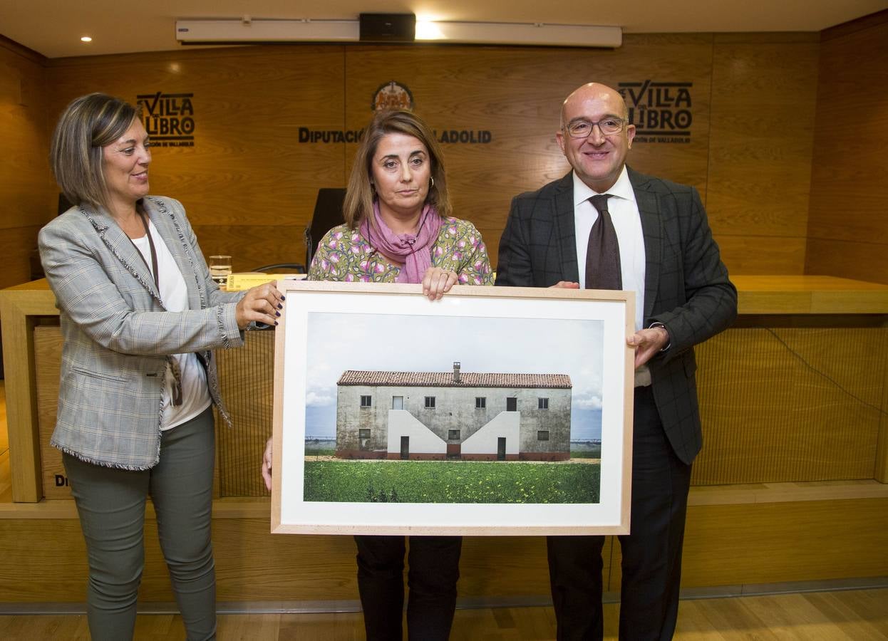 Durante la jornada se hizo entrega de la beca anual que se concede, en esta ocasión a la Fundación Intras, para el desarrollo de un estudio sobre las mujeres con alguna discapacidad en el mundo rural