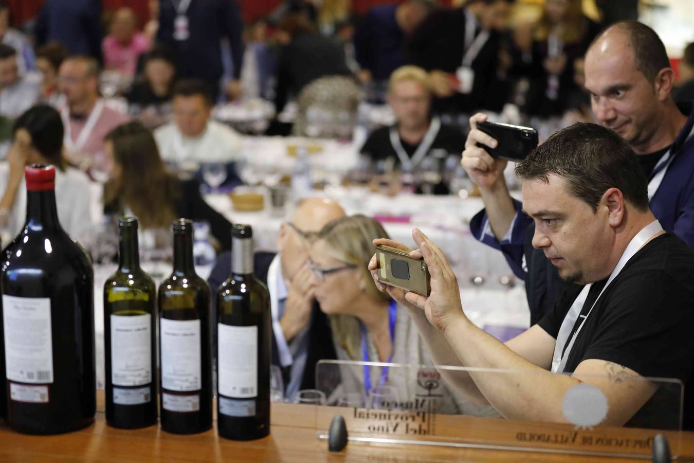 Profesionales de la sumillería de la región se concentran en torno a un programa de diferentes catas de vinos
