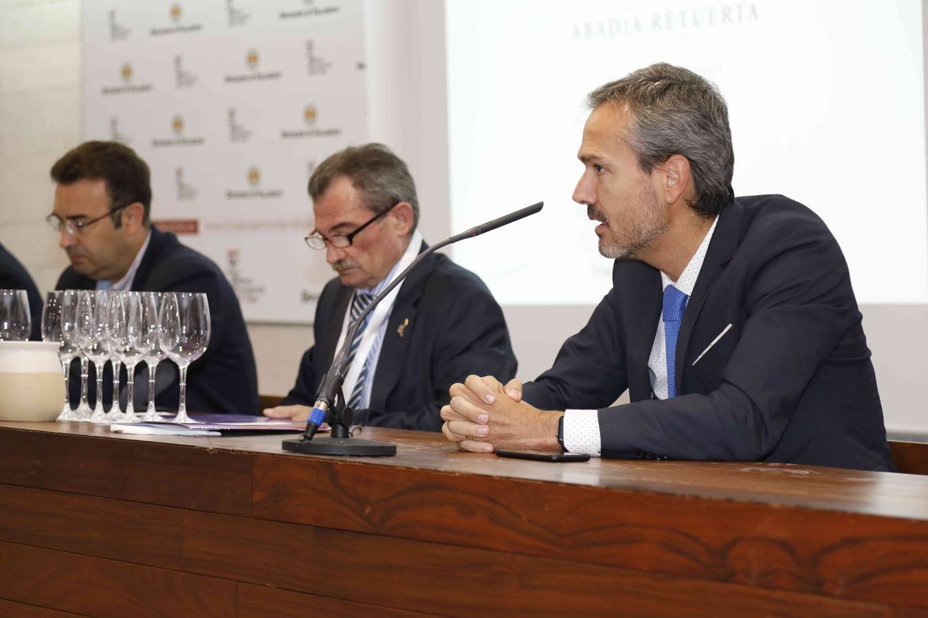 Profesionales de la sumillería de la región se concentran en torno a un programa de diferentes catas de vinos