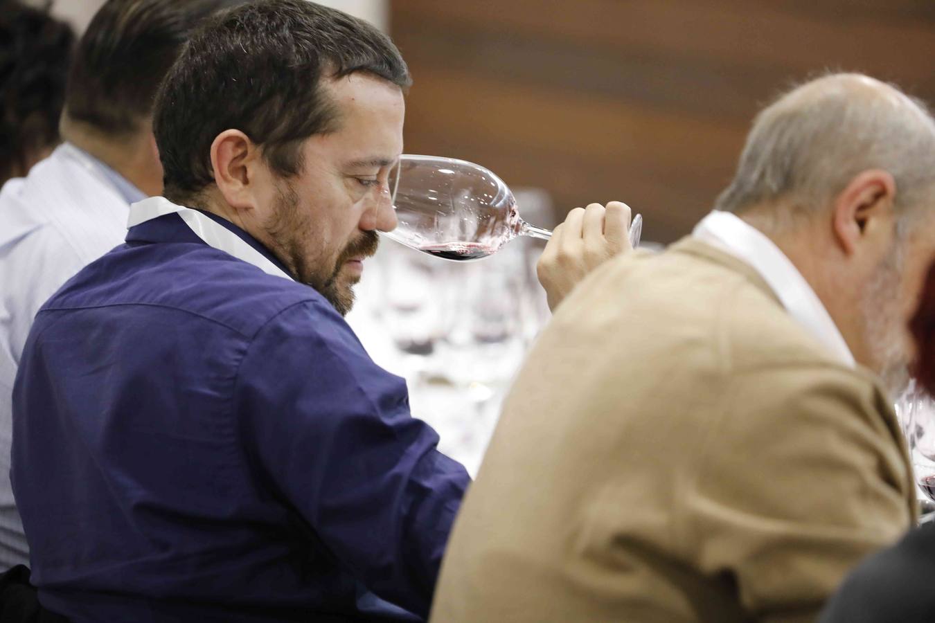 Profesionales de la sumillería de la región se concentran en torno a un programa de diferentes catas de vinos