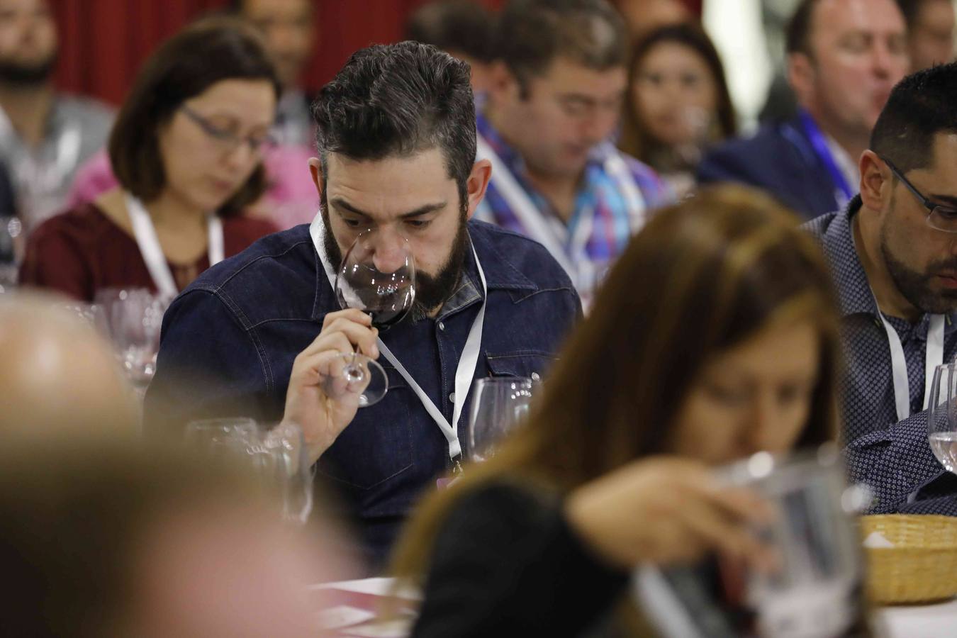 Profesionales de la sumillería de la región se concentran en torno a un programa de diferentes catas de vinos