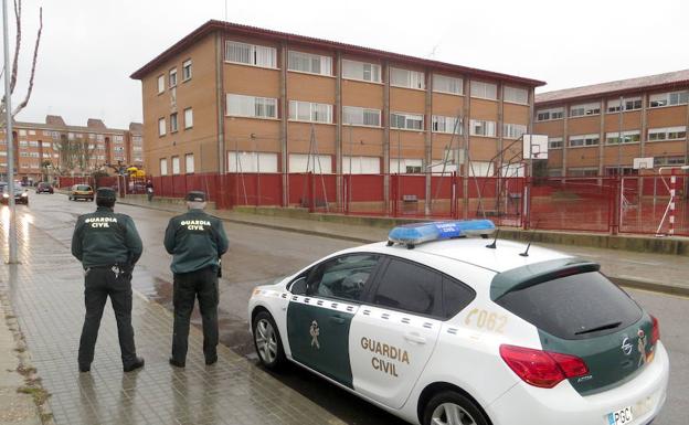 Dos agentes de la Guardia Civil de Valladolid. 