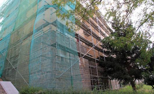 Andamios en uno de los edificios de San José.