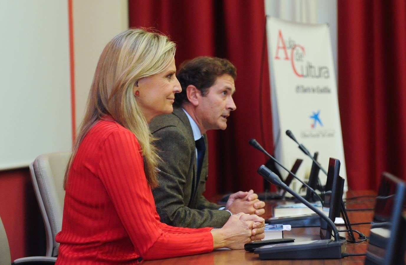 La periodista valora la actualidad y presenta su último libro 'La peregrina', vertebrada en torno al Camino de Santiago en el siglo IX