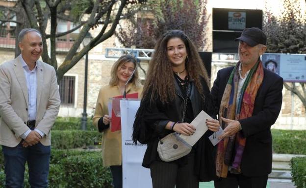 Sofía de la Iglesia, segunda clasificada del certamen con 'El sueño universitario'. 