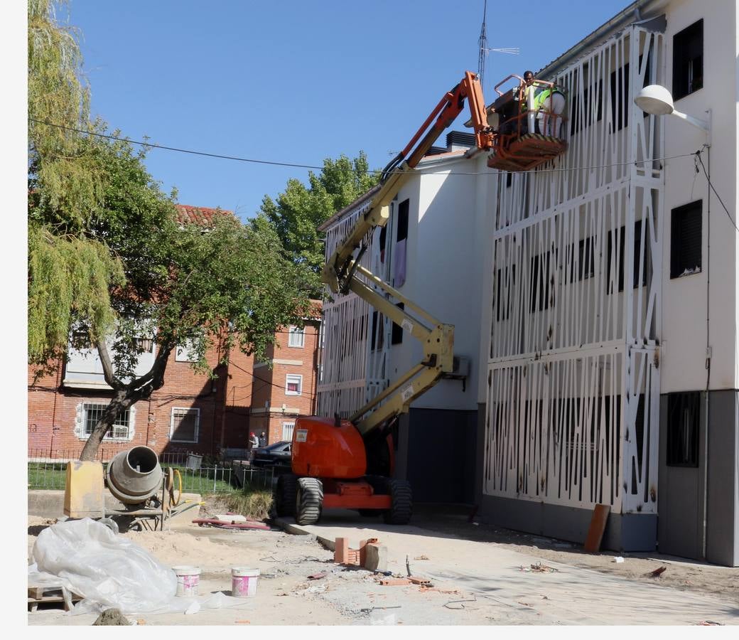 Fotos: Así va la reforma de los bloques de viviendas del 29 de Octubre, en Pajarillos