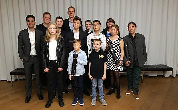 Pedro Encinas (primero a la derecha) junto a todos los participantes.