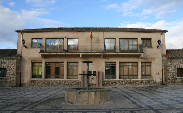 Edificio del Ayuntamiento de Trescasas.