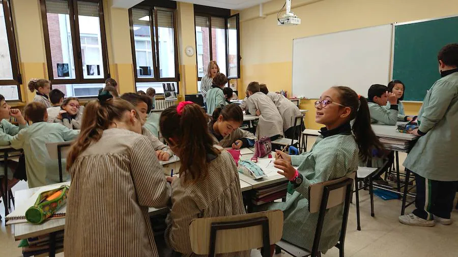 Fotos: El colegio Santa Teresa de Jesús de Valladolid se une a la lucha contra el cáncer de mama