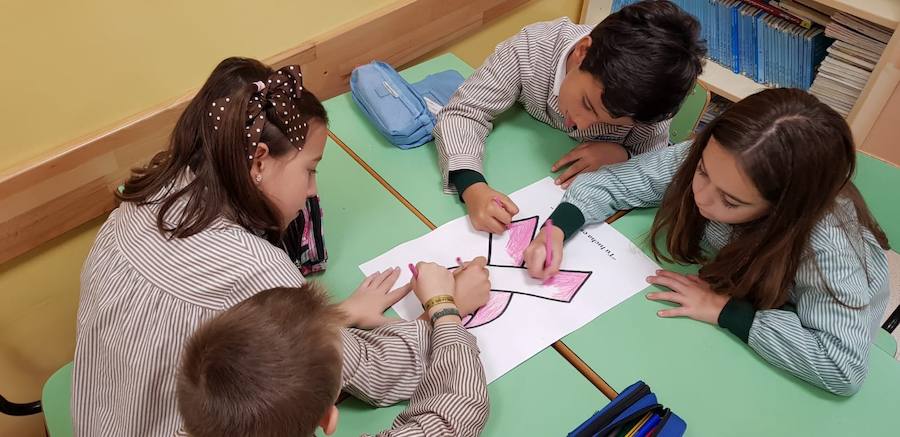 Fotos: El colegio Santa Teresa de Jesús de Valladolid se une a la lucha contra el cáncer de mama