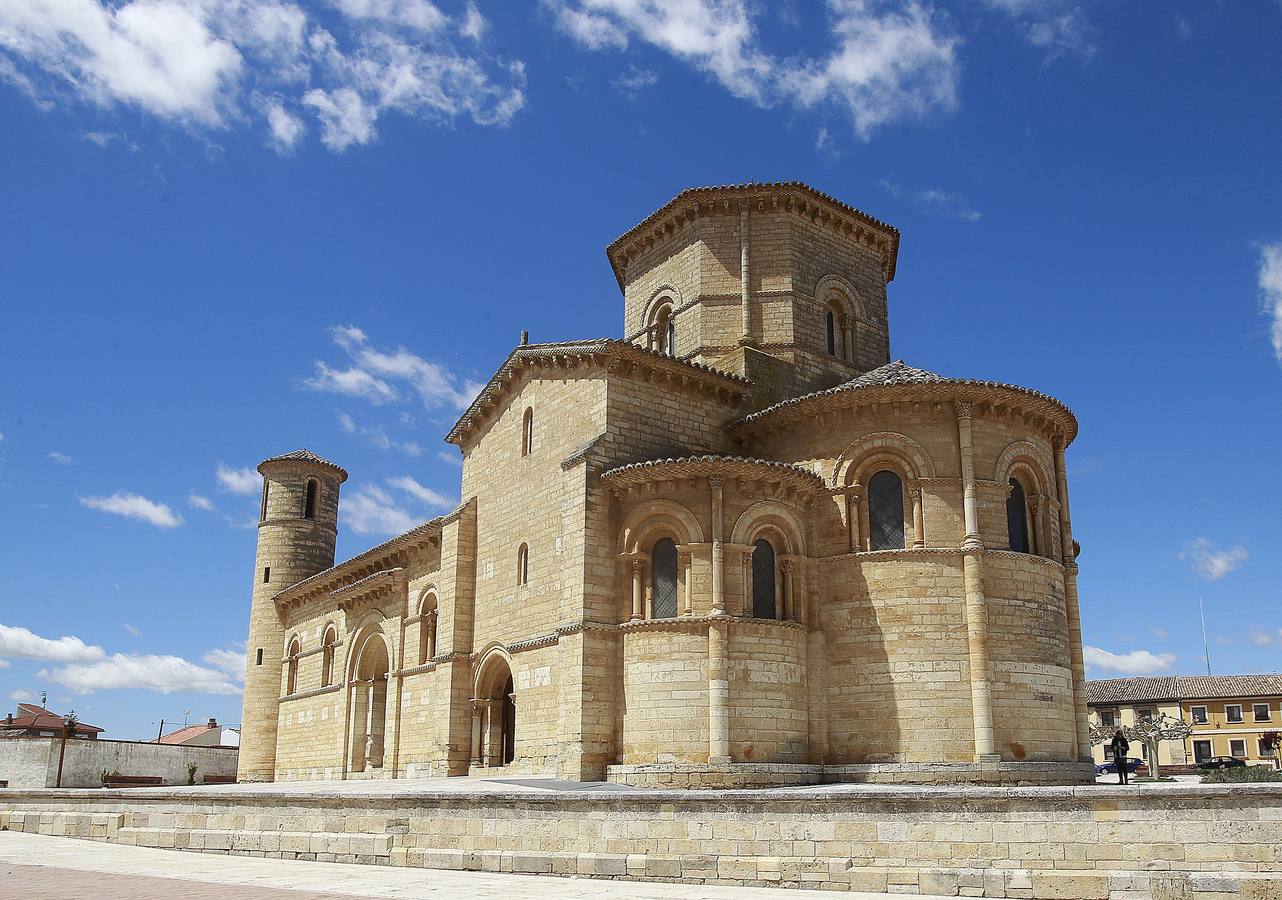 Iglesia románica de San Martín de Frómista. Constituye el edificio románico más puro y representativo de la provincia de Palencia. 