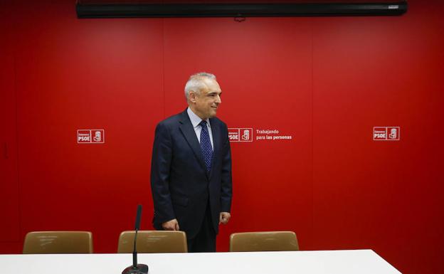 Rafael Simancas, en su visita de ayer a Salamanca. 