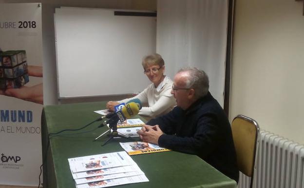 Isaac Benito, responsable de las Misiones Pontificias en Segovia, junto a la misionera carmelita Alieja Kubas.