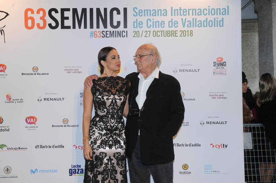 Los asistentes a la 63 Semana Internacional de Cine de Valladolid posan ante las cámaras en la jornada inaugural del festival