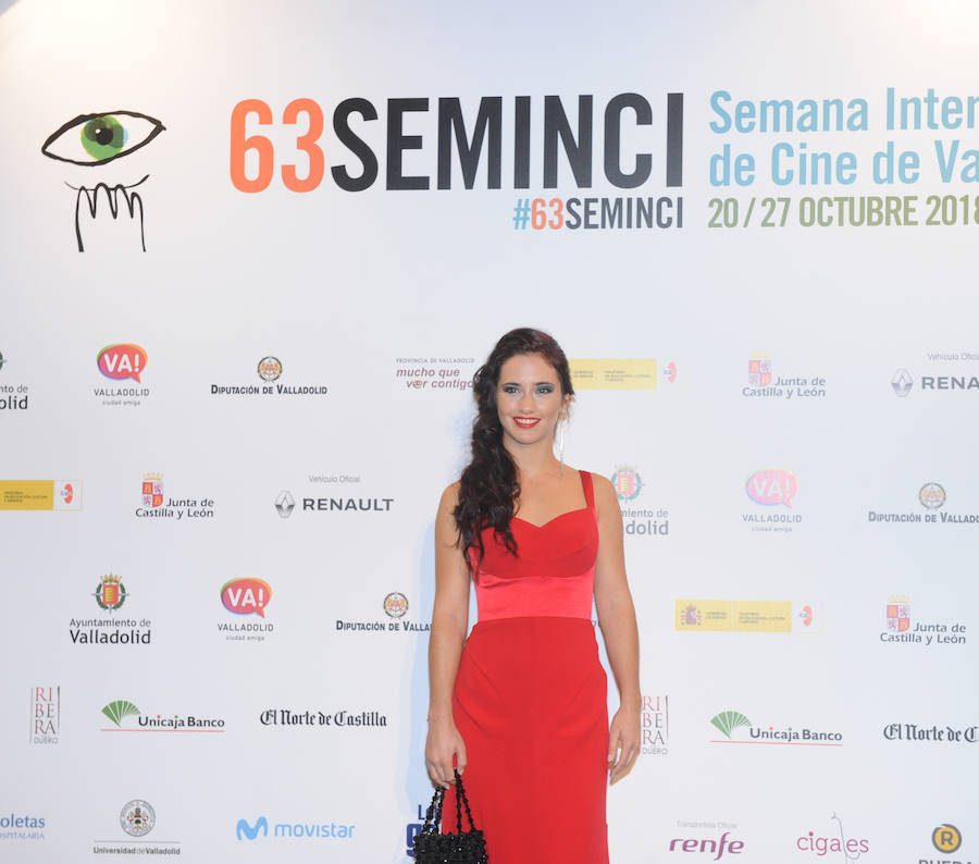 Los asistentes a la 63 Semana Internacional de Cine de Valladolid posan ante las cámaras en la jornada inaugural del festival