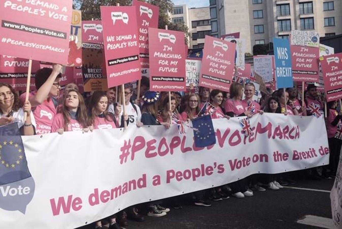 Las mejores imágenes de la gran manifestación celebrada este sábado a favor de convocar un nuevo referéndum sobre el 'Brexit'