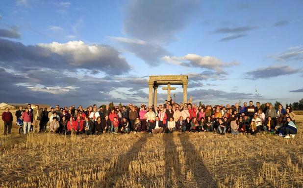 Participantes en el IIIEncuentro de Municipios de Comunidad Viva Castilla y León que se celebró durante la jornada de ayer en el municipio salmantino de Rágama.