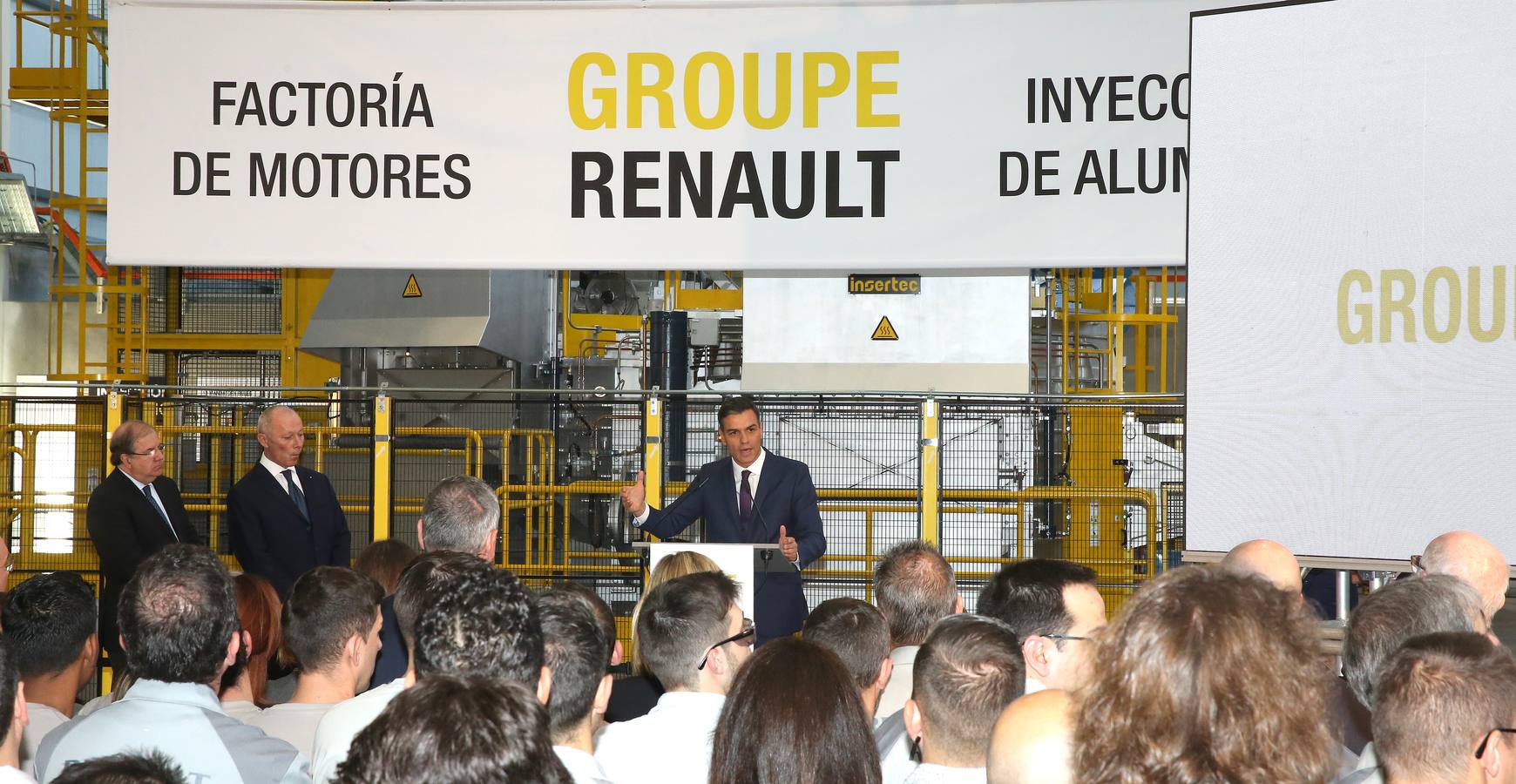 En su visita, el presidente del Gobierno anunció que la ministra de Industria, Comercio y Turismo, Reyes Maroto, y los sindicatos firmarán «una estrategia de país» con el sector de la automoción en España, que permitirá establecer una legislación estable, además de inversiones productivas y formación