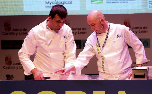 Dos de los chefs participantes en la primera jornada de Soria Gastronómica. 