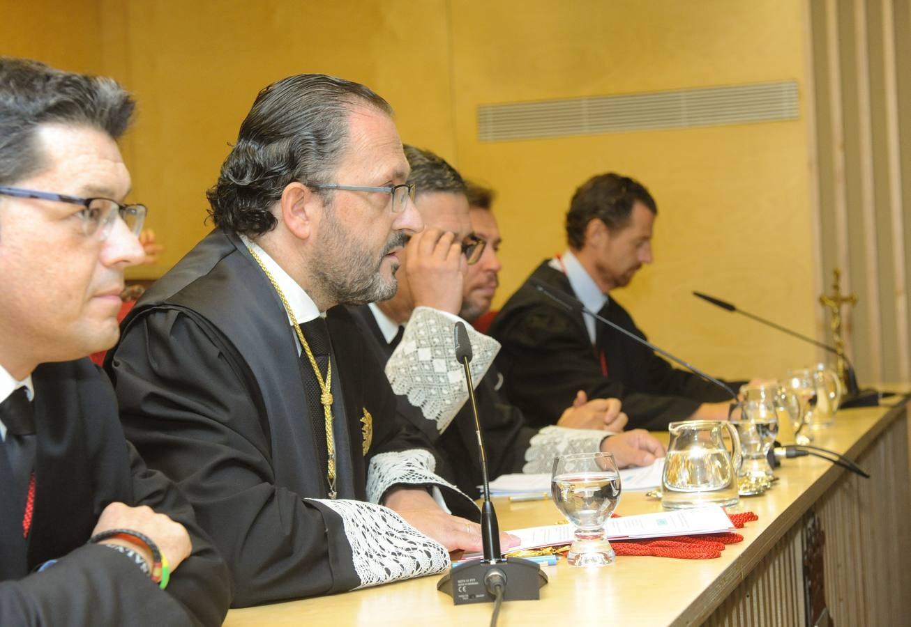 La Junta de Gobierno se renueva por mitades cada cuatro años