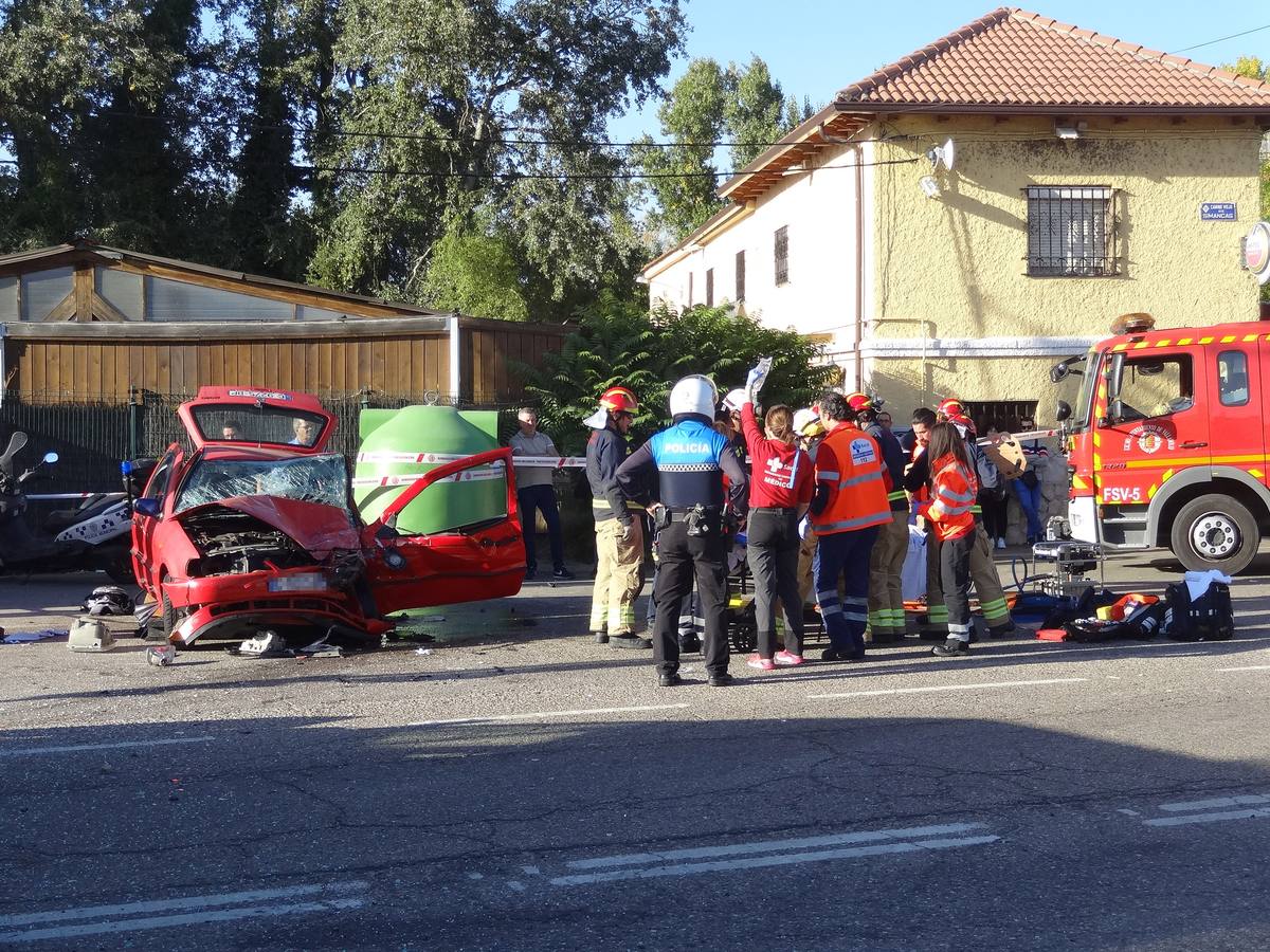 Una persona ha resultado herida muy grave en la colisión en la que se han visto implicados dos turismos y una furgoneta