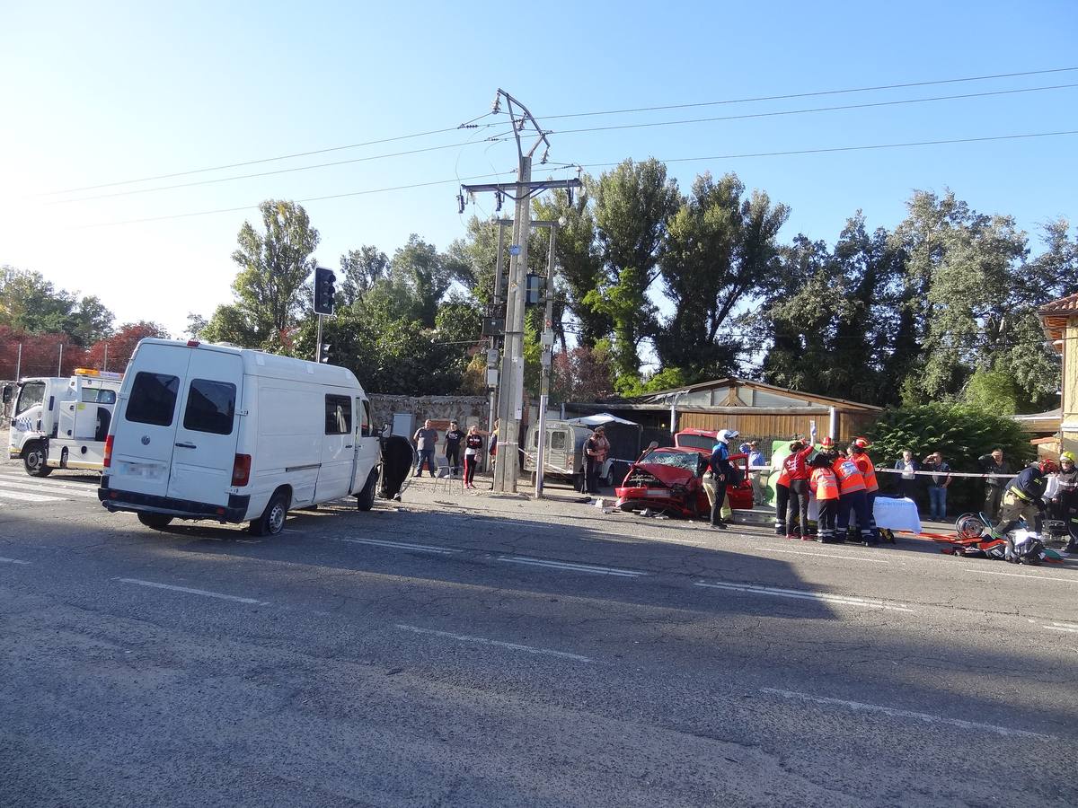 Una persona ha resultado herida muy grave en la colisión en la que se han visto implicados dos turismos y una furgoneta