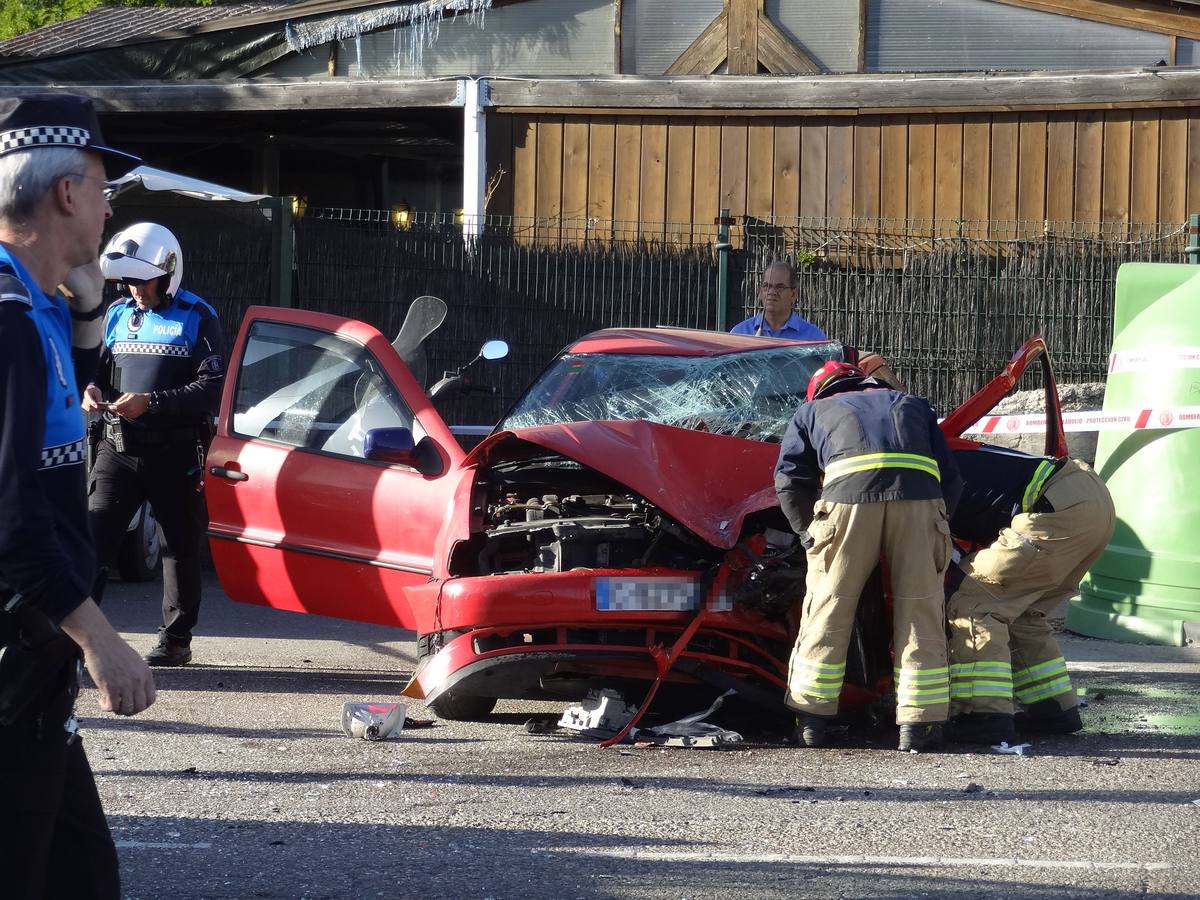 Una persona ha resultado herida muy grave en la colisión en la que se han visto implicados dos turismos y una furgoneta