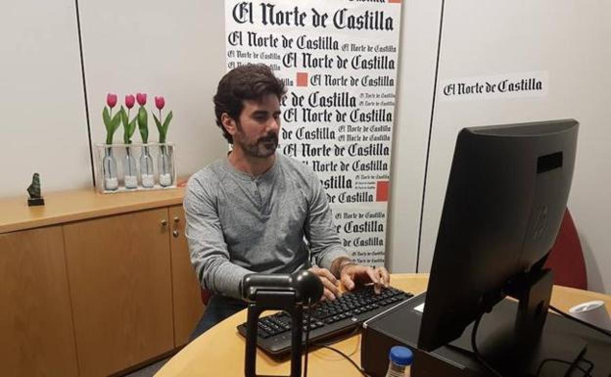 Henán Zin, durante el videochat en El Norte de Castilla. 