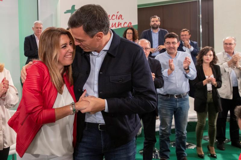 Susana Díaz y Pedro Sánchez, tras la proclamación de la presidenta andaluza como candidata socialista a las eleccionesdel 2-D. 
