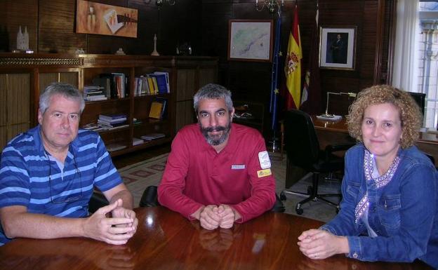 Álvaro de Torres (centro), junto a Lirio Martín y Javier Donés.