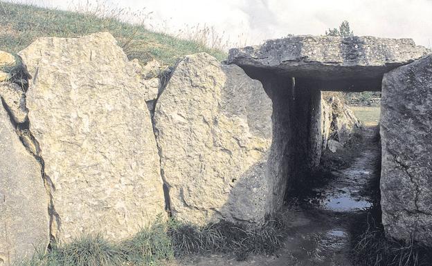 Ortostratos de la cámara sepulcral del dolmen de Las Arnillas. 