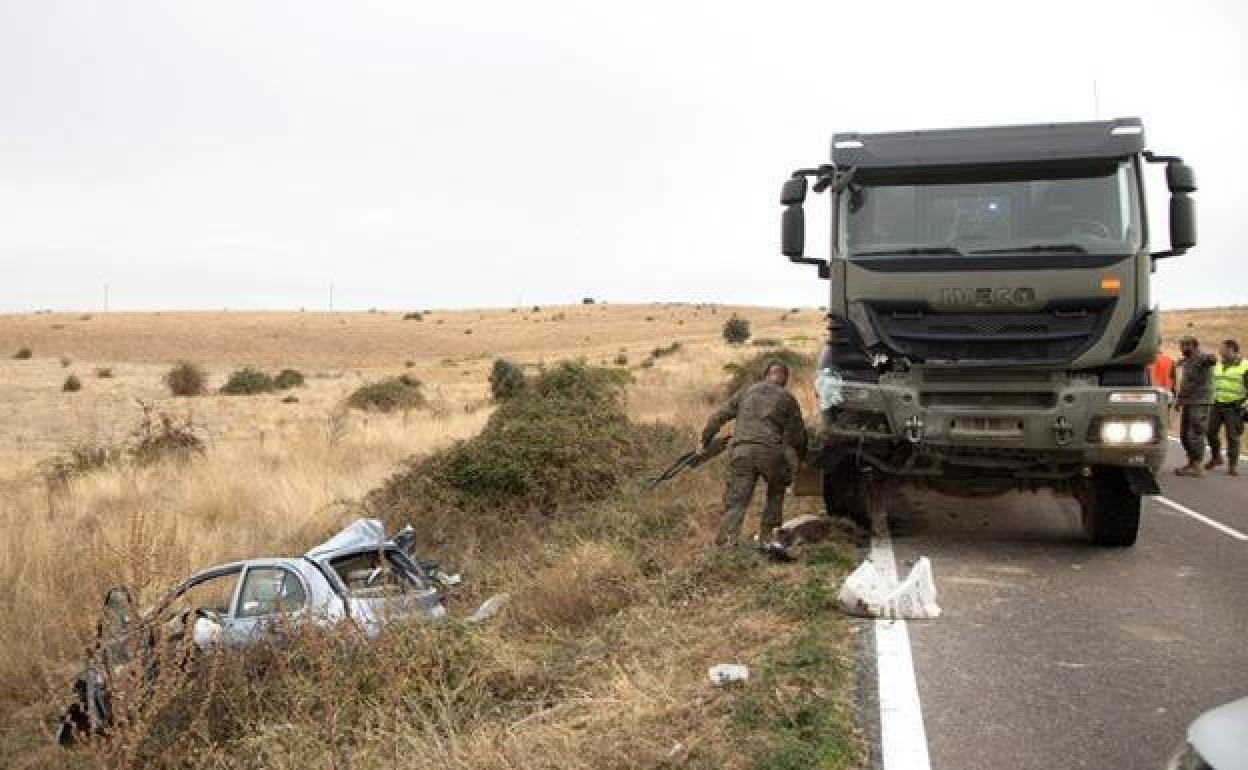 Los vehículos implicados en el choque, en la carretera que une Salamanca y Matilla.