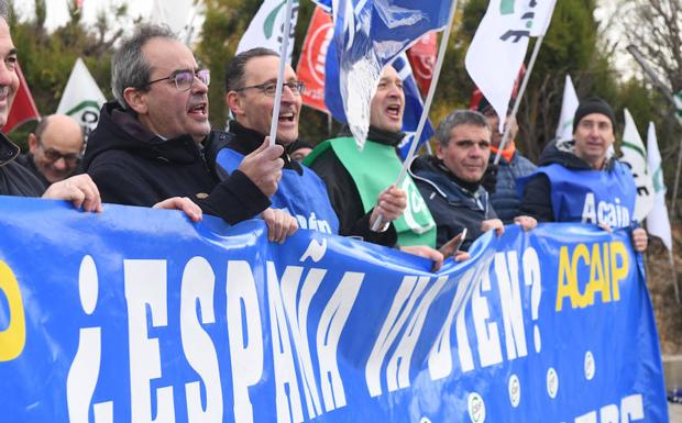 Protesta de funcionarios de la prisión de Valladolid en Villanubla.