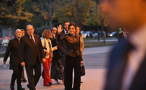 La Reina Letizia, a su llegada al Centro Cultural Miguel Delibes de Valladolid este viernes. 