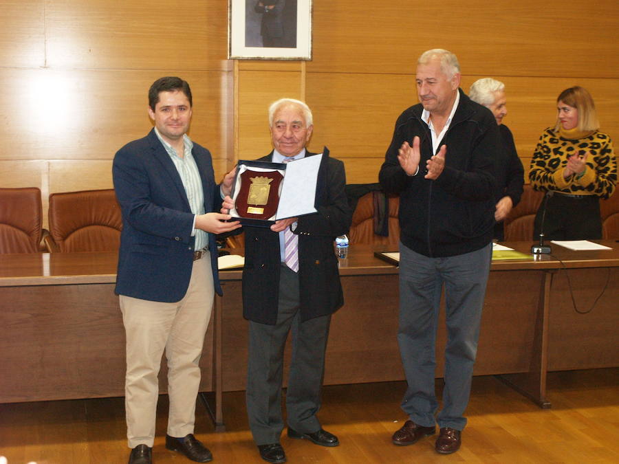 Fotos: Concesión titulo Hijo Predilecto de la Villa de Íscar a Joaquín Maldonado Macanaz