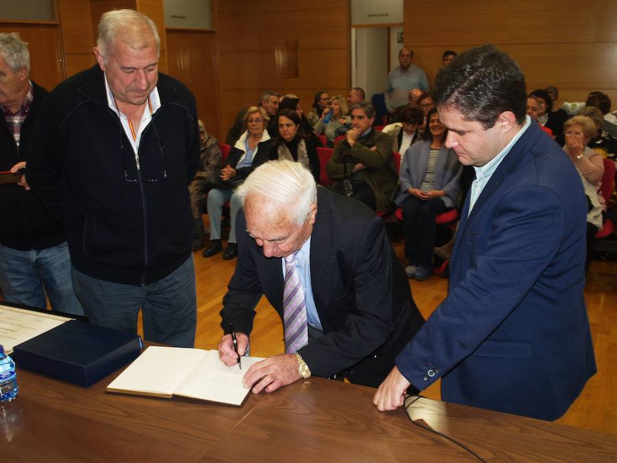 Fotos: Concesión titulo Hijo Predilecto de la Villa de Íscar a Joaquín Maldonado Macanaz