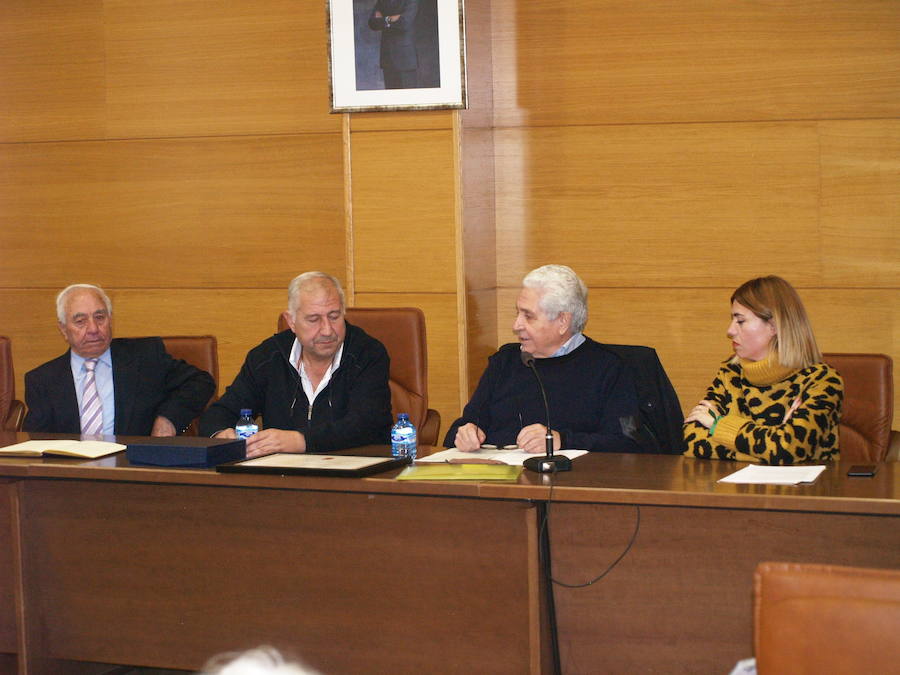 Fotos: Concesión titulo Hijo Predilecto de la Villa de Íscar a Joaquín Maldonado Macanaz