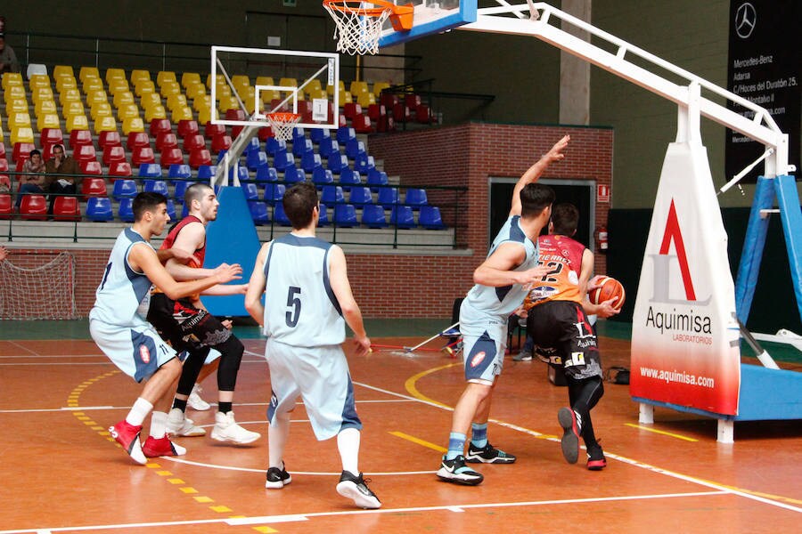 Fotos: El Aquimisa Carbajosa cae ante el Estudiantes Lugo (72-81)